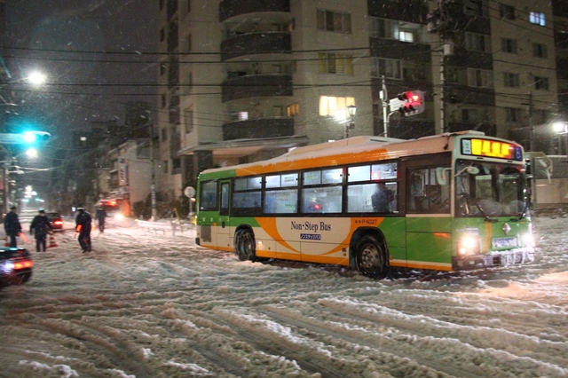 N327@草63巣鴨駅赤.jpg